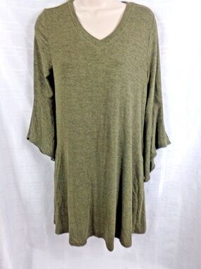 Lildy Tunic 3/4 Bell Sleeve V-Neck Green Size Small/Medium New with Tags